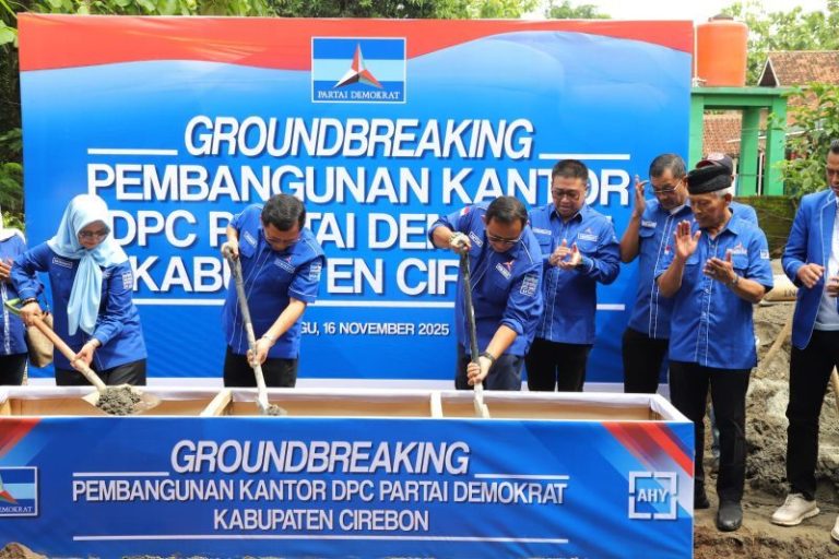 Groundbreaking Kantor Baru DPC Partai Demokrat Kabupaten Cirebon, Herman Khaeron: Ruang Diskusi Para Kader