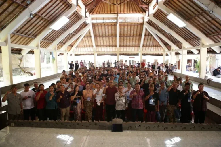 Warga Desa Tejakula Buleleng Dapat Sosialisasi Program Makan Bergizi Gratis