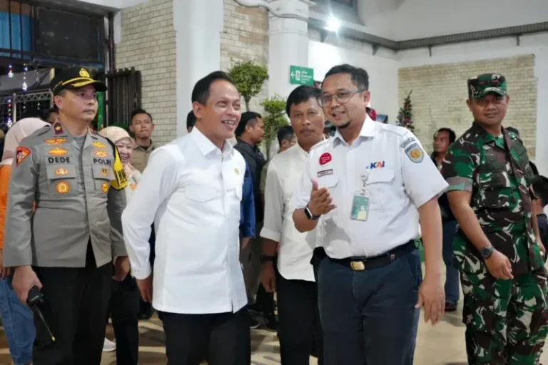 Menteri Lingkungan Hidup Apresiasi Kebersihan Stasiun Cirebon, KAI Daop 3 Dinilai Unggul Kelola Sampah
