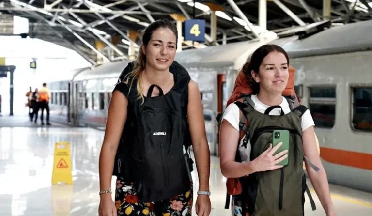 KAI Daop 3 Cirebon Layani Hampir 21 Ribu Wisatawan Asing Sepanjang 2025