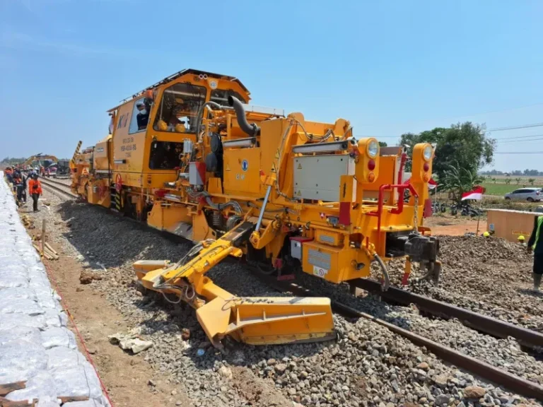 Rel Makin Andal, Perjalanan Makin Nyaman: KAI Cirebon Genjot Perawatan Infrastruktur Sepanjang 2025