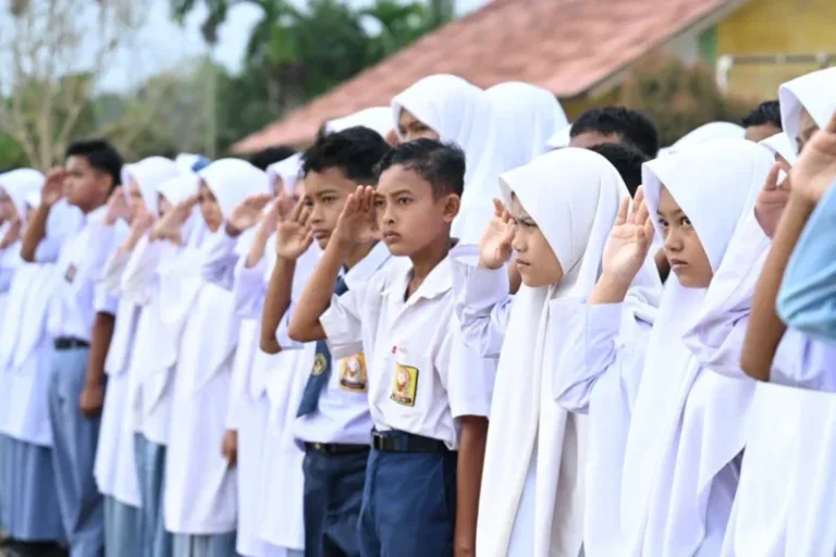 Resmi! Sekolah Wajib Upacara Bendera Tiap Senin, Ini Aturan Baru dari Kemendikdasmen