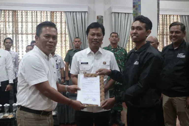 Pelantikan SMSI Cirebon, Wali Kota Ajak Media Perkuat Literasi dan Tangkal Disinformasi