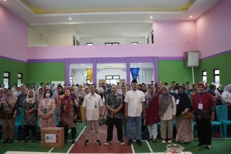 Komisi IX DPR Ajak Kolaborasi Masyarakat dalam Program MBG di Surabaya