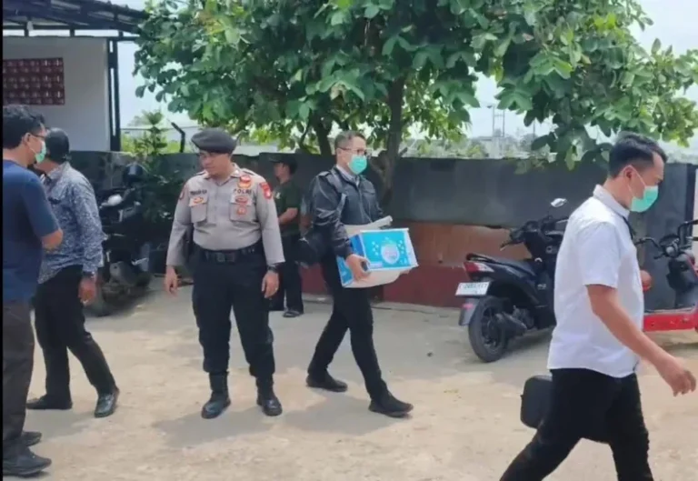 KPK Geledah Rumah Ono Surono di Indramayu, Penyidik Amankan Sejumlah Barang